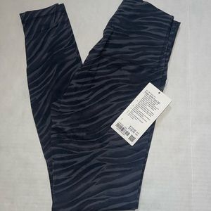 Lululemon Aligns Le Tigre
